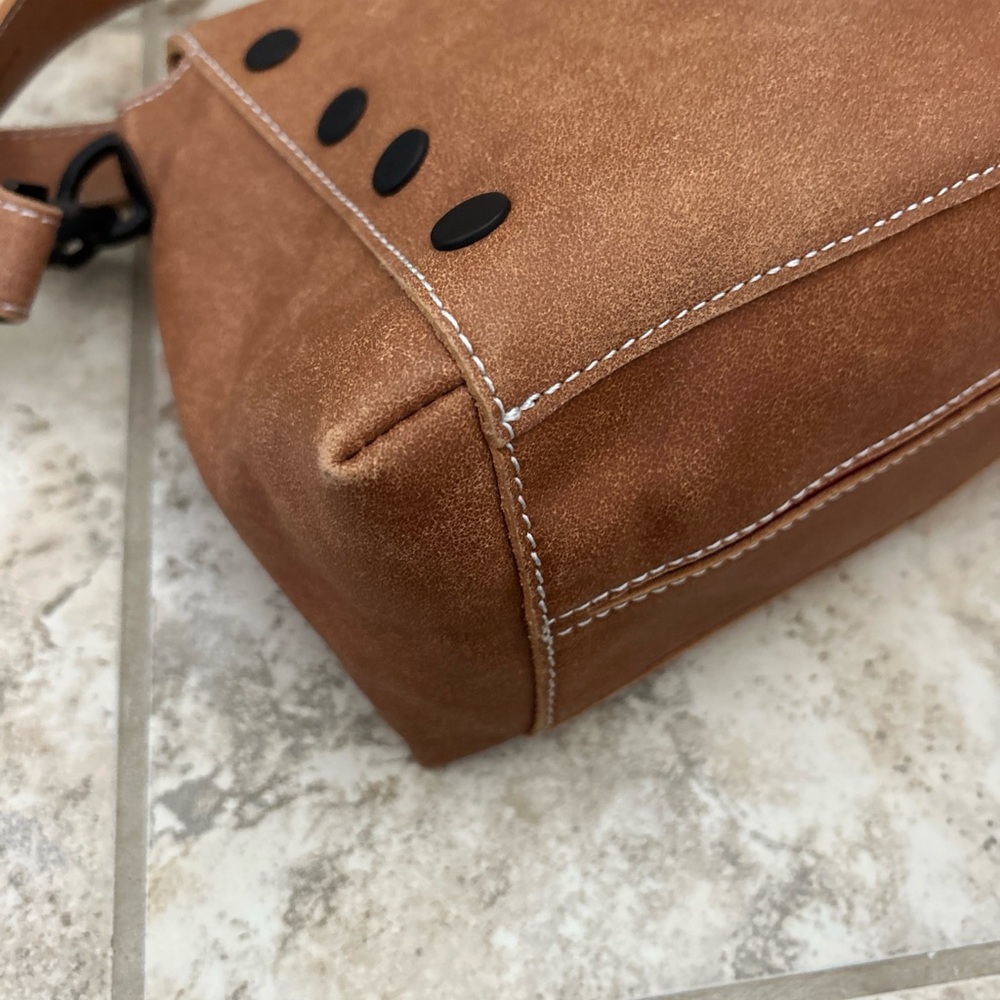 Hammitt Medium Bryant Tan Saddle Leather with Bronze Hardware - Picture 7 of 16